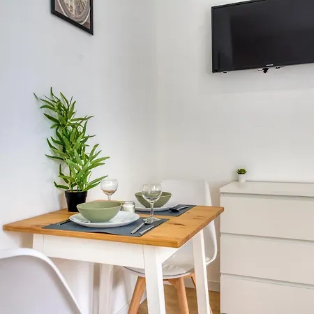 1225location Apartment *